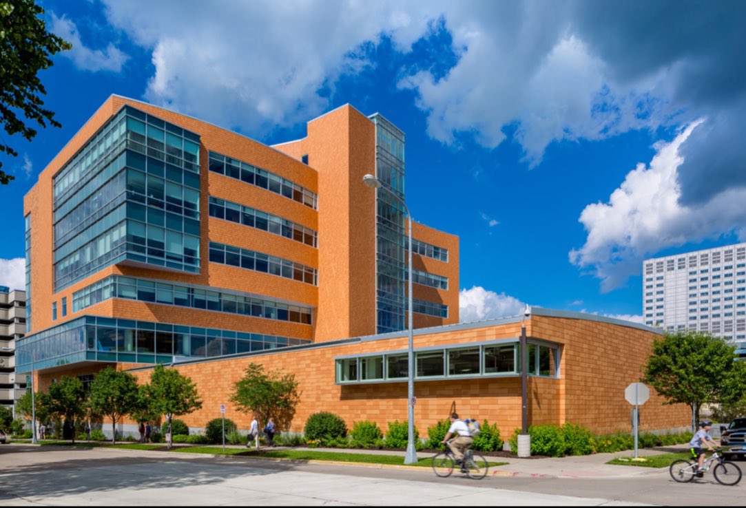 KunzerCorey's tweet photo. Welcome to our @mayoclinicsport @mayoclinicshs 2022-2023 Sports PT Residents @TarynDalD and Sarah Abdallah! @aaspt_apta @SpecializeSIG #SportsPT https://t.co/SkExTGN070