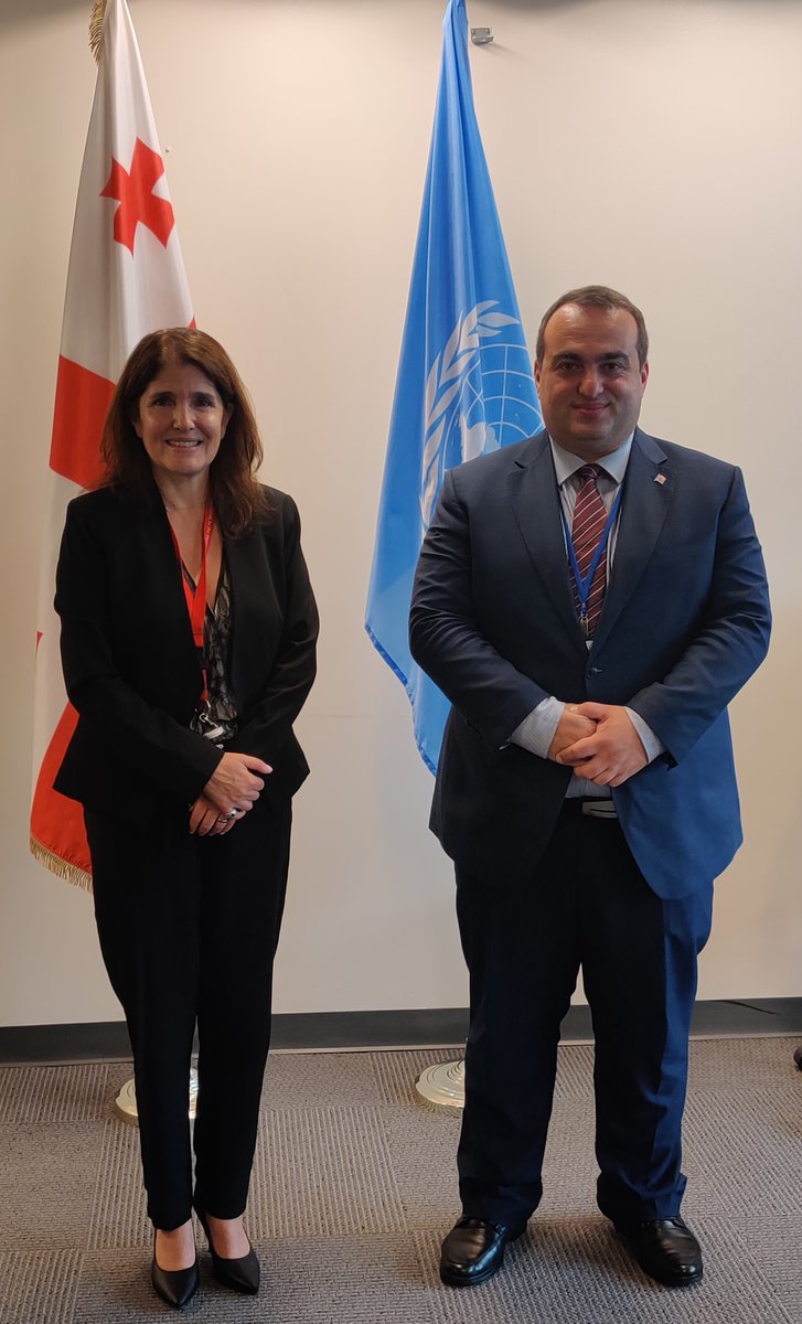 ChileONU's tweet image. En los márgenes del #NPTRevCon hoy me reuní con el Vice Ministro de RR.EE de Georgia @LashaDarsalia2 Coincidimos en la importancia de la dimensión multilateral, especialmente en lograr resultados en este #TNP. Seguimos trabajando por nuestros países 🇬🇪🇨🇱