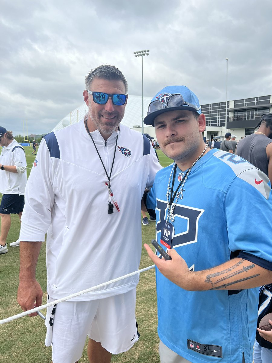 pingdriver's tweet image. Once again I was out of town and my son was able to go to training camp today and I couldn’t. He loved it!  Thanks @Titans