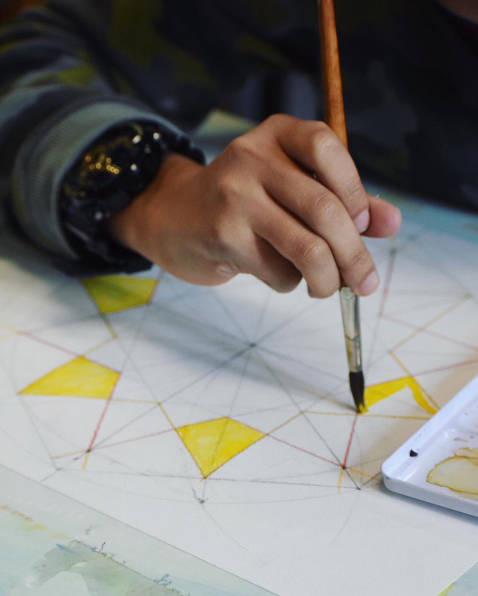 SteinerSchoolNY's tweet photo. “You don’t see something until you have the right metaphor to let you perceive it.” #jamesgleick
#sacredgeometry #steinersixthgrade #wewalkinbeauty #steinerstudents #steinermainlesson #waldorfeducation #educationasart #steinergeometry #steinerstudentswork #steinercurriculum https://t.co/lyvwiBwY6J