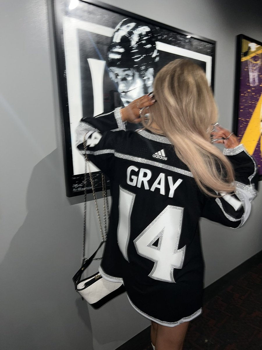 TomSanna93's tweet photo. @iamlorengray Yes, and also means one month closer to hockey season 🙌 https://t.co/twH2owwYcF