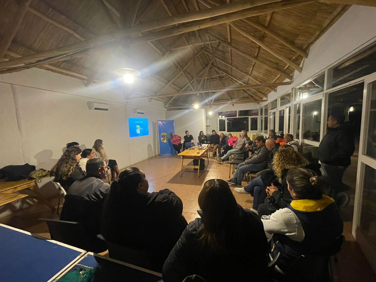 PartidoJustici5's tweet photo. 🔹En el día de hoy, integrantes del Consejo Departamental, se reunieron con compañeras/os de #LasParedes en dos diferentes lugares del distrito, donde se acordó seguir trabajando en diversas inquietudes y proyectos para la zona. https://t.co/wTTsFPEbrE