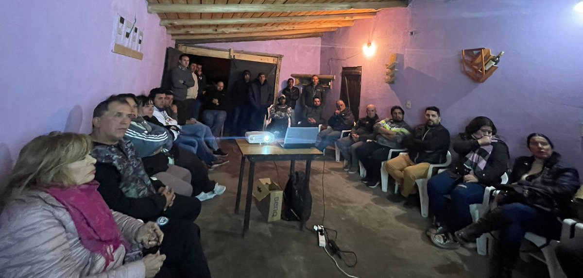 PartidoJustici5's tweet photo. 🔹En el día de hoy, integrantes del Consejo Departamental, se reunieron con compañeras/os de #LasParedes en dos diferentes lugares del distrito, donde se acordó seguir trabajando en diversas inquietudes y proyectos para la zona. https://t.co/wTTsFPEbrE