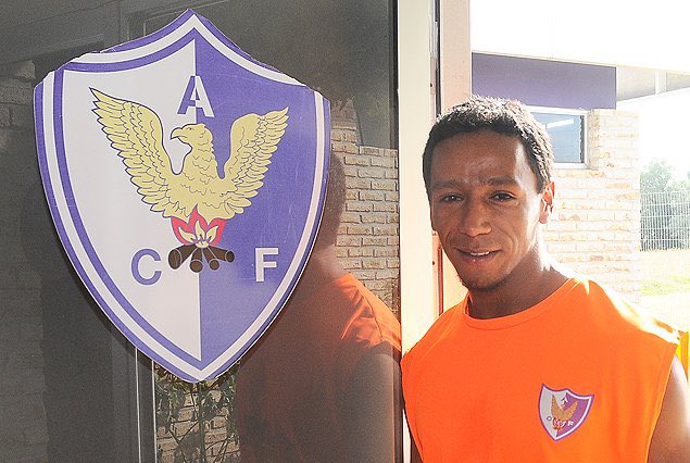 "Todo en la vida me costó. Nunca me tocó salir del país pero me hice mi casa en Salinas, le di una casita a mis viejos en la Unión, tengo mi auto, no me falta comida; tan mal las cosas no las hice" Juan Álvez 🤍💜