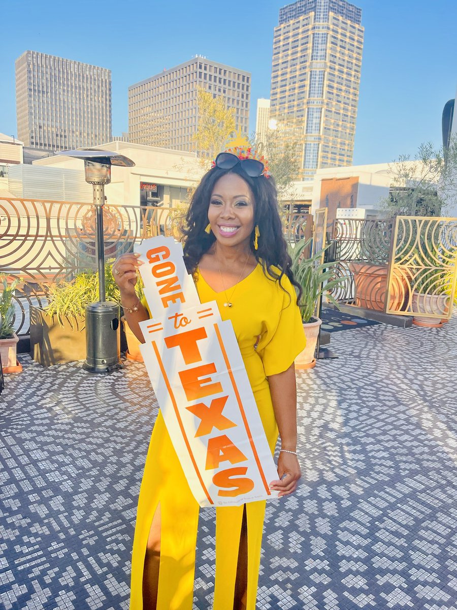 KyrahMac1's tweet photo. Year 1 officially in the books…year 2 bring on something Good &amp; New🤘🏽#ATXBaby https://t.co/dLc3n0BO0t