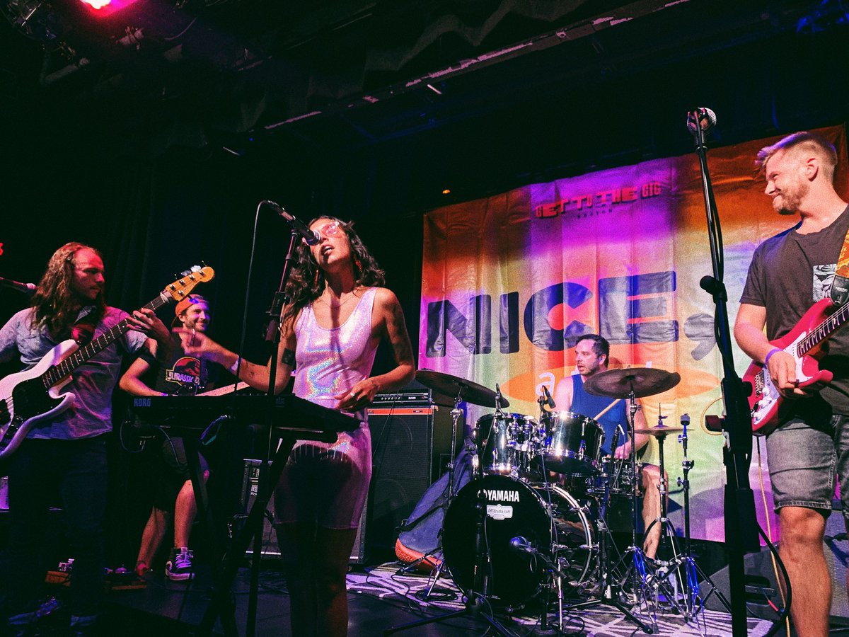 tlkchlk's tweet image. who here forgot what she looked like