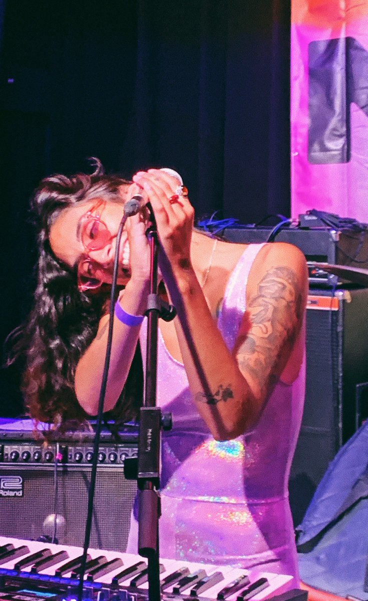 tlkchlk's tweet image. who here forgot what she looked like