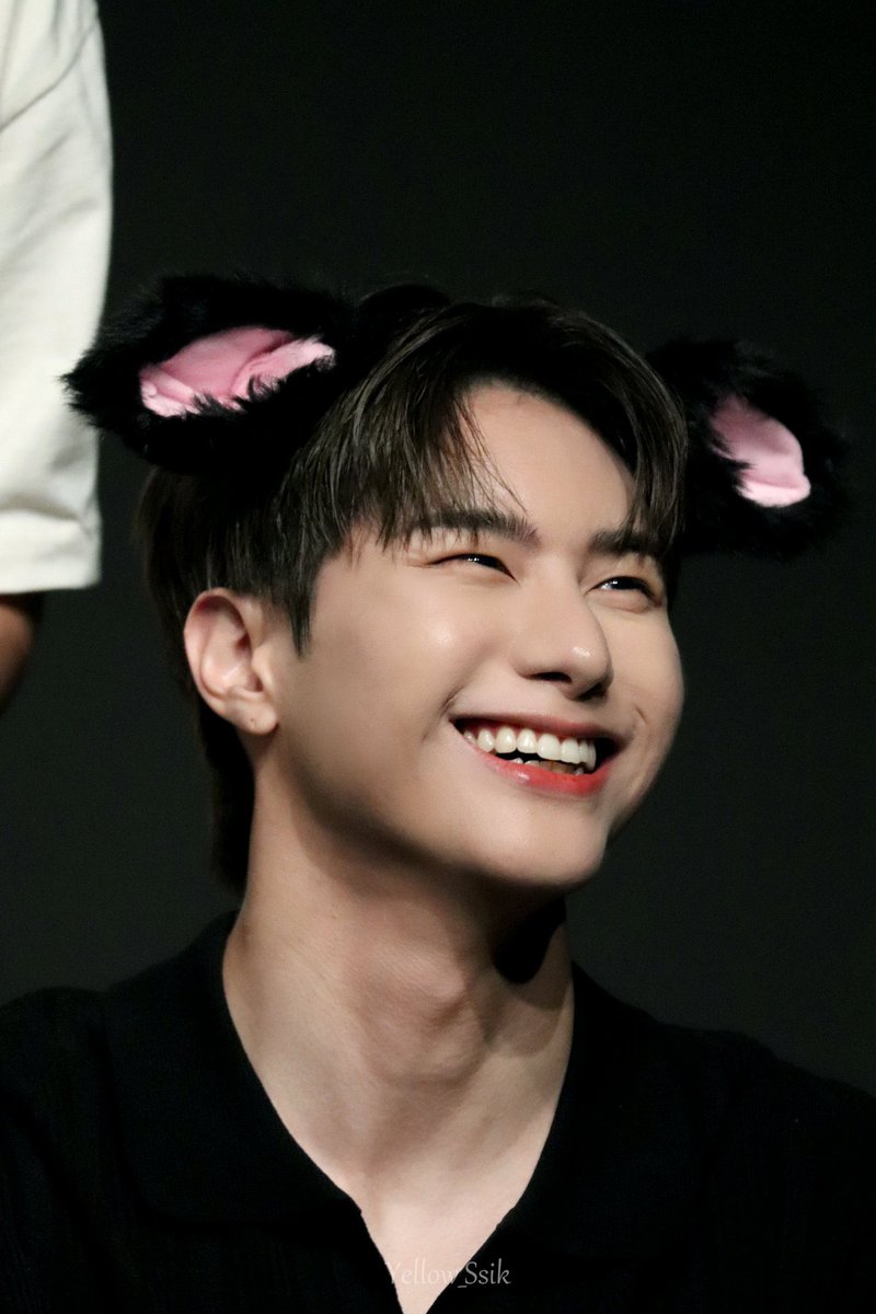 lostnthedream's tweet photo. i just think that seungsik in fluffy lil animal ears https://t.co/FVcZWeW62J