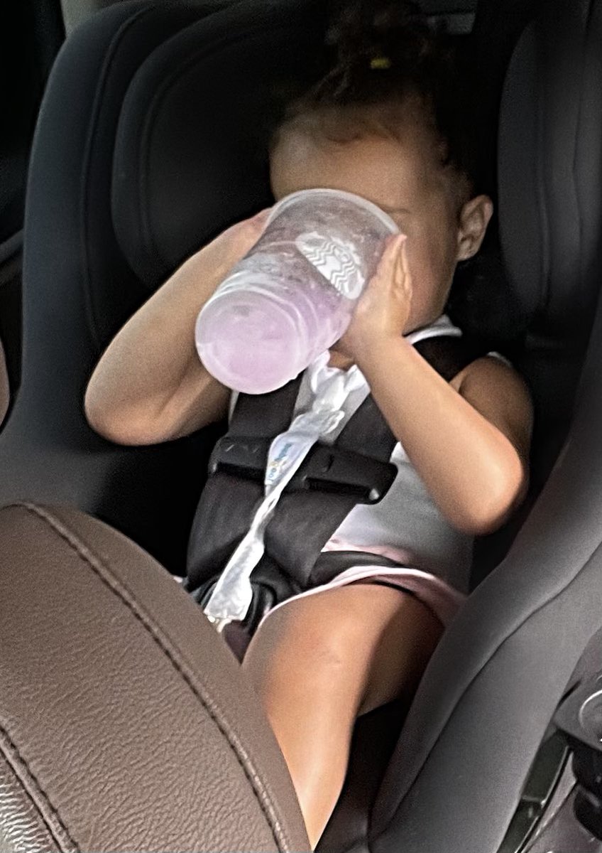 Dafinki_dink's tweet photo. Hey @Starbucks hire my niece Eva to advertise your pink drink 😂💖🫶🏼 https://t.co/co49QiAeZF