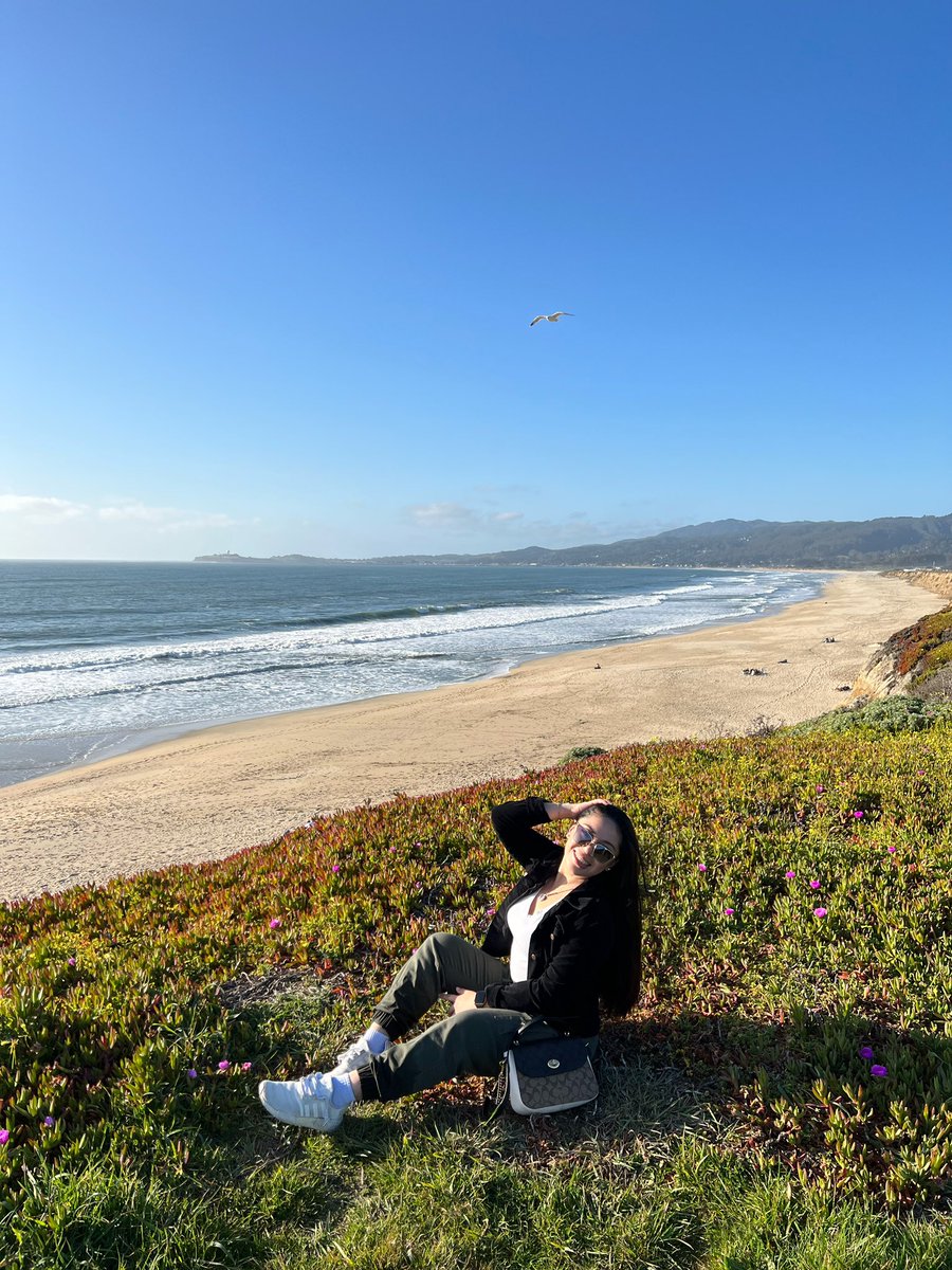 Is 140 characters enough to express my emotions towards the best girlfriend in the world? No, but the least I can do is boast about her elegance, beauty, &amp; intelligence 💕 She’s my best friend &amp; lover that continues blessing my life everyday <a href="/laterssssj/">❦❂ℑ❁➹</a> #NationalGirlfriendDay