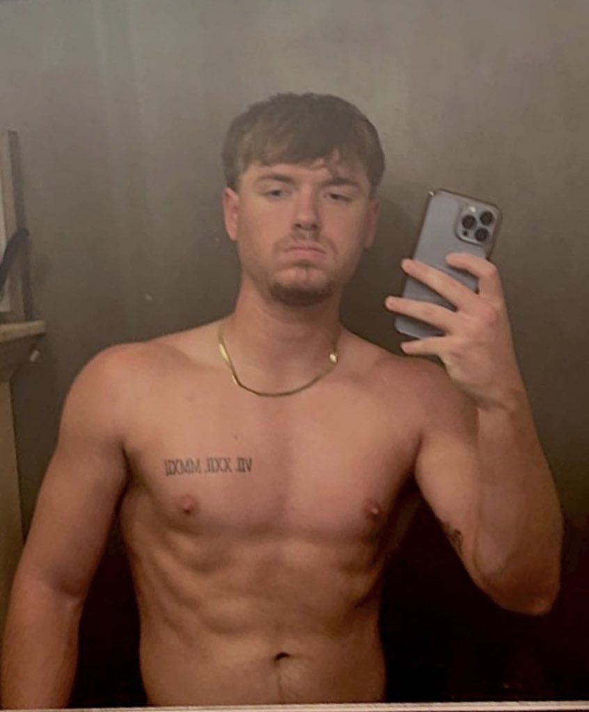 tracijb95's tweet photo. The son we got back from college…👈🏼
What he became over the summer!!! 💪🏼👉🏼 https://t.co/7Cvqwwl0C4