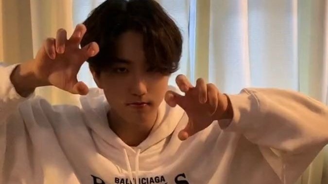 writemimin's tweet photo. mini au minsung | apartamento 602

minho achava seu vizinho do andar debaixo mimado, arrogante e insolente.

ou

onde jisung pegou a mesma turma de libras que seu vizinho bonitinho do andar de cima - que sempre tinha a cara fechada e pelos de gatos nas roupas. https://t.co/wO8kkRvDj8