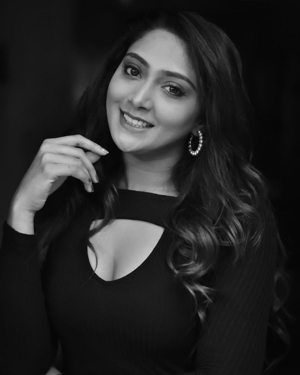 Wishing a very Happy birthday to beautiful @iamnatashadoshi 🖤 #HBDNatashaDoshi