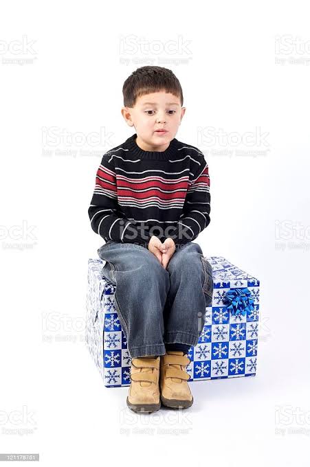 _Mdooh's tweet photo. Starting a new job is always awkward. People are going about their day, nobody has time for you and you're just sitting over there like https://t.co/bNCuej1gOv