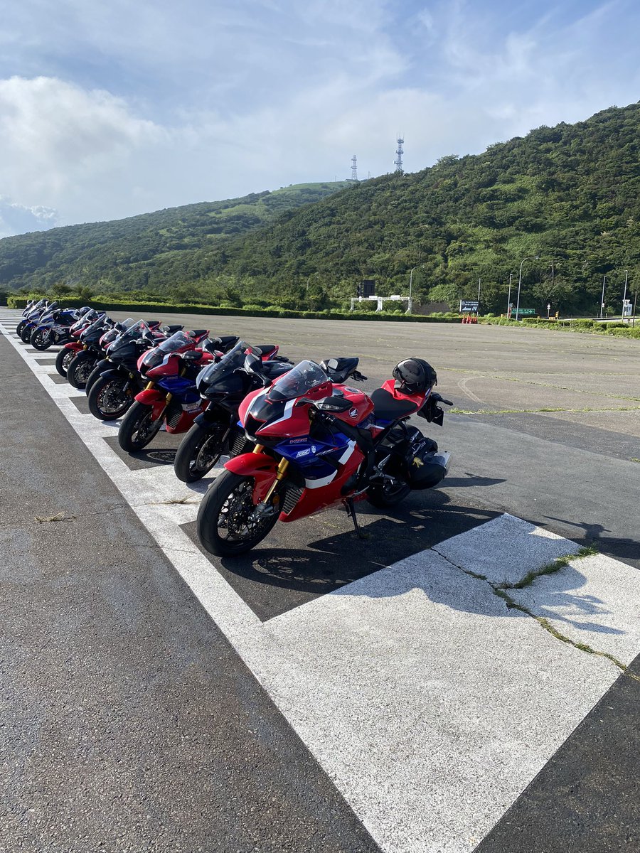 NZJP2016's tweet photo. sc82の日！！！

①②バイカーズパラダイス南箱根
③道志
④宮ヶ瀬

#sc82
#CBR1000RRR
#S1000RR https://t.co/1u2LFp3LvC