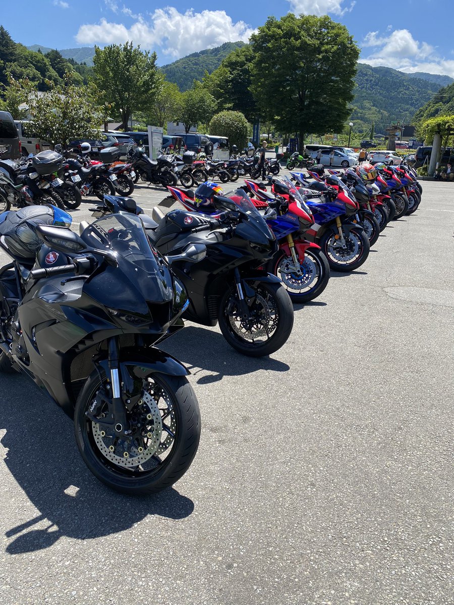 NZJP2016's tweet photo. sc82の日！！！

①②バイカーズパラダイス南箱根
③道志
④宮ヶ瀬

#sc82
#CBR1000RRR
#S1000RR https://t.co/1u2LFp3LvC