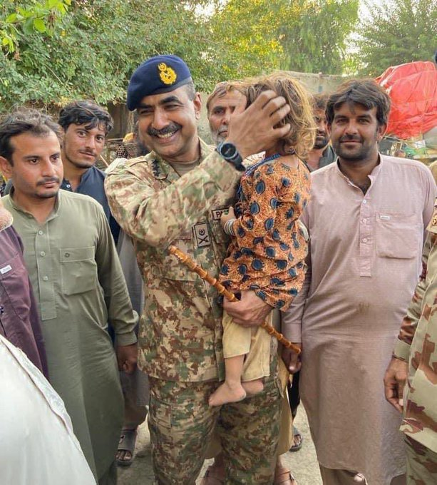 komal_attique's tweet photo. #ISPR
#Foreignfundingcase
#آج_سازش_نہیں_چلے_گی
#LieutenantGeneralSarfrazAli 
#helicopter

#بڈھاچور
#سی_پیک_کا_سوداگر
#عیاشیاں_ختم_کروبل_کم_کرو
#Commander12Corps 
#فارن_فنڈنگ_پر_سزا_دو 
Lieutenant General Sarfraz Ali is no more due to helicopter crash during flood relief process https://t.co/5beRLCa98O