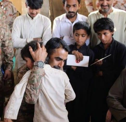 komal_attique's tweet photo. #ISPR
#Foreignfundingcase
#آج_سازش_نہیں_چلے_گی
#LieutenantGeneralSarfrazAli 
#helicopter

#بڈھاچور
#سی_پیک_کا_سوداگر
#عیاشیاں_ختم_کروبل_کم_کرو
#Commander12Corps 
#فارن_فنڈنگ_پر_سزا_دو 
Lieutenant General Sarfraz Ali is no more due to helicopter crash during flood relief process https://t.co/tqIEeVIOYg
