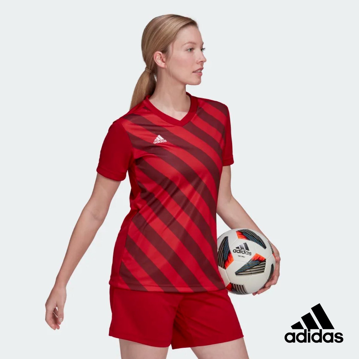 Para los tenistas, las pelotas. Para los runner, las deportivas. Para los yoguis, los leggings. Para los futboleros, el balón. 
Sabemos que cada deporte tiene una prenda o accesorio fundamental para que además de ganar, puedas brillar.  ✨
➡ Descubre nuestras tiendas de deporte.