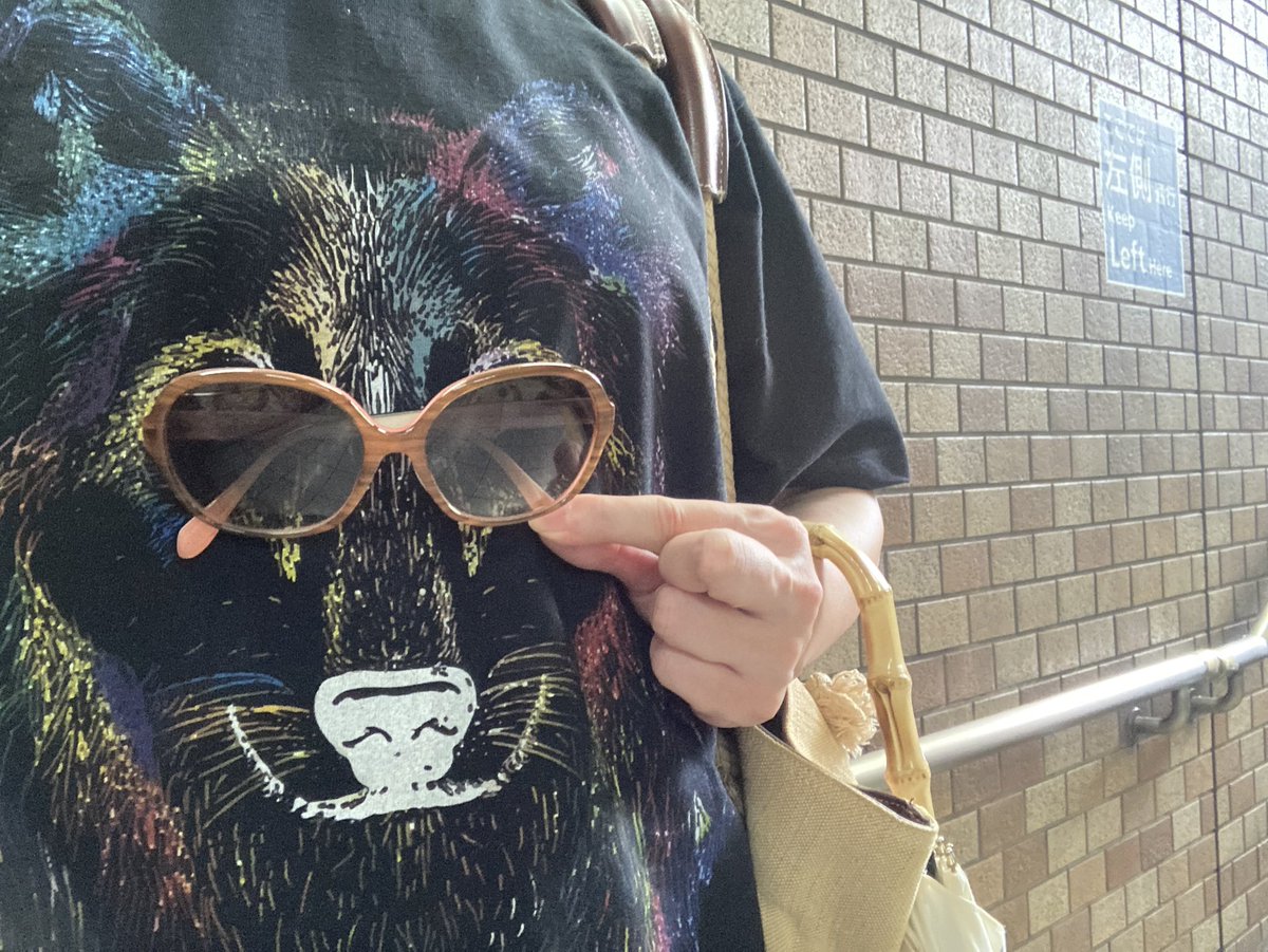 iamtokusho999's tweet photo. proximumの黒オオカミさん届いたので早速着てお出かけ。襟のラインも肩のラインもきれいで、ちょっとスタイル良く見えちゃうの嬉しい!
#proximum
#真似してサングラス狼 https://t.co/vy0mRgX1g2
