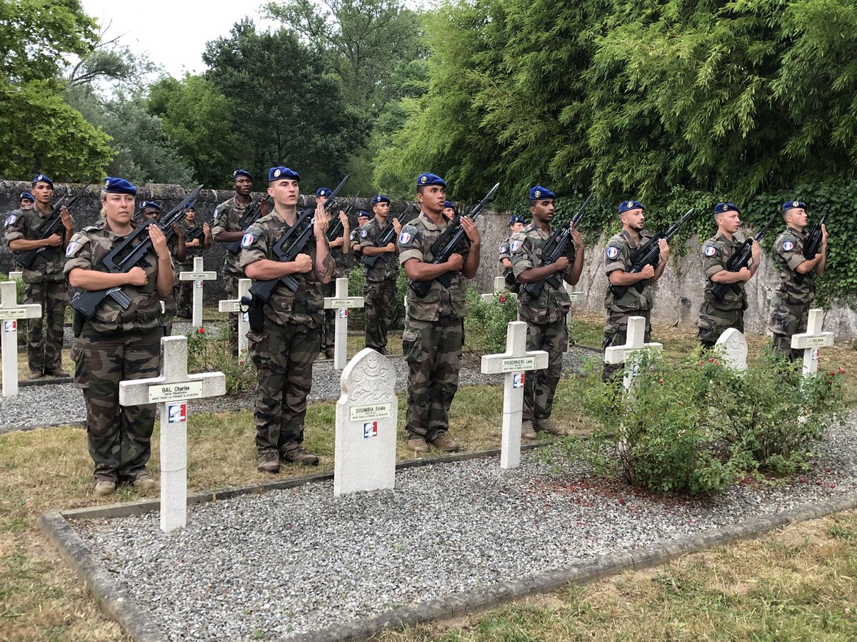 max_brisson's tweet photo. 🇫🇷 Cérémonie hier au cimetière militaire de Larressore. 

Merci à Laurence Samanos, la maire de la commune, qui a voulu et réussi sa réhabilitation, au Souvenir Français qui a conçu les travaux et aux militaires de la 4e CCTA en opération sentinelle dans le 64 qui les ont menés. https://t.co/TWfb1trXjA