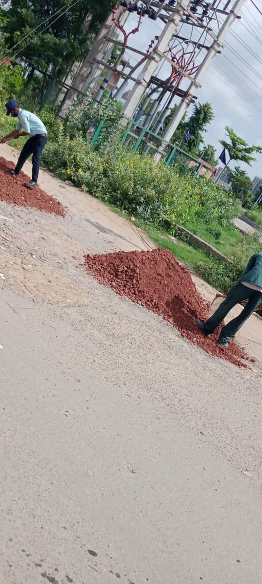 Mukesh7770's tweet photo. @MCManesar @DC_Gurugram @OfficialGMDA @mlkhattar  after the local administration turned blind eye, residents and condominium association forced to repair the broken roads in New Gurgaon - Sector 90. https://t.co/GJmdyBr0Aj
