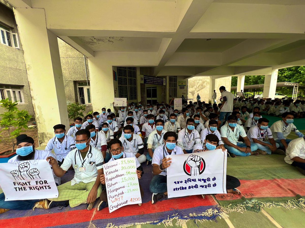 DIYAPAT95061971's tweet photo. Today veterinary students of SK Nagar have started their peacefull protest against the mute government of Gujarat ,demanding to increase stipend 4200/- to 18000/-

#we_demand_InternshipAllowance_18000
#Guj_vet_union
@PMOIndia @CMOGuj 
@Divya_Bhaskar 
@SandeshNews1 https://t.co/S3QG2i0eTX