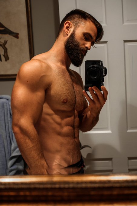 Don't worry baby Daddy is here https://t.co/AEWAIX4ccN<a href="/tag/pride"class="tags"><span>#pride</span></a><a href="/tag/muscleworship"class="tags"><span>#muscleworship</span></a><a href="/tag/musclebottom"class="tags"><span>#musclebottom</span></a><a href="/tag/musclegod"class="tags"><span>#musclegod</span></a>