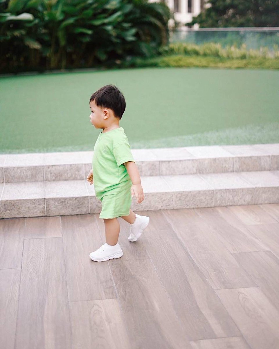 vmgasia's tweet photo. Itβs always a fun time playing outside for Sandy & Leon with cute and sustainable clothes from Yawning Yolk! π
#SandyRiccio #VMGPartner https://t.co/y2AiHO8TSi