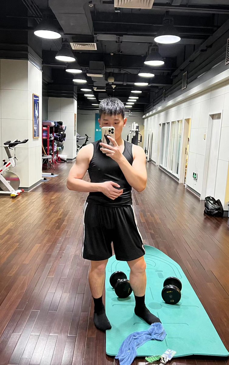 rubberdogH's tweet photo. 以后尽量努力营业 但由于健身可能也会比较少  尽量做到身材跟营业一起上来 https://t.co/lR1BAVxZ9F