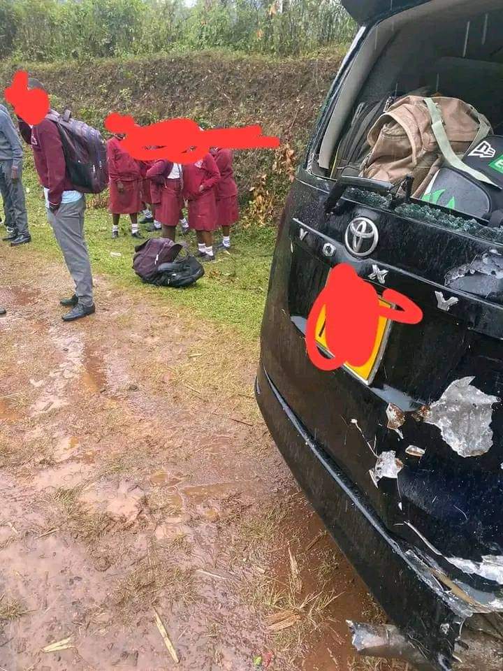 SOTIK; Sironga Girls students involved in a road accident along Kisii-Sotik Road. Escaped with Minor injuries. @Ma3Route @RoadAlertsKE @Chamgeifm1 @EgesaFMKenya @Ma3Conductor