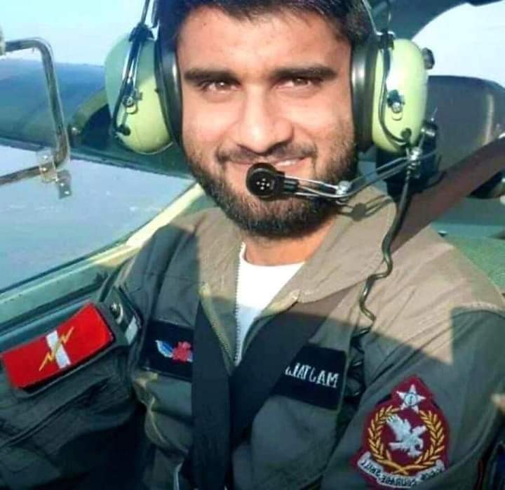 sunamjad's tweet photo. They lived protecting #balochistan 
They left serving #balochistan….
#balochistanfloods 
#HelicopterCrash https://t.co/fFEb5YWdVl