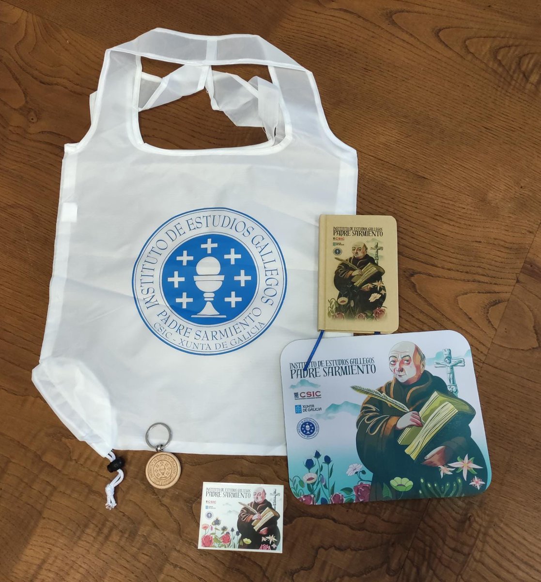 iegps's tweet image. SORTEO. Esta semana sorteamos no @iegps este lote co que seguimos conmemorando o 250 aniversario do pasamento do Padre Sarmiento. Tes que seguir a nosa conta, darlle ao "like" e compartir o chío antes do venres 5 de agosto ás 23:59 h. Boa sorte!