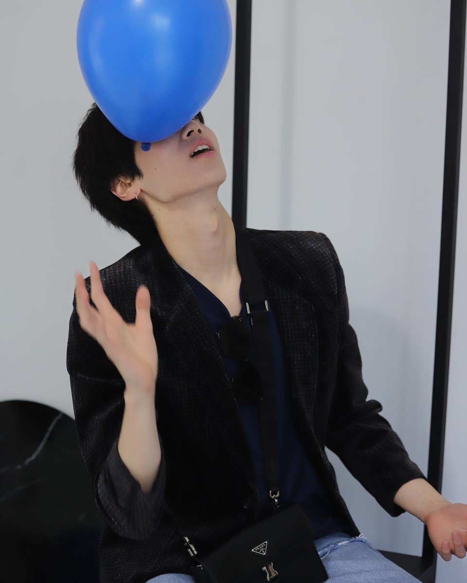 septenber99's tweet photo. แมวเล่นลูกโป่ง 😼🎈
@dunknatachai #dunknatachai https://t.co/rK0eNBmfeF