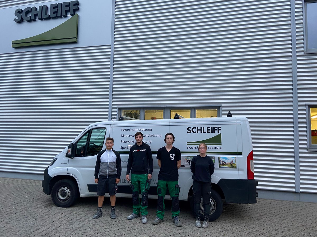 Herzlich willkommen bei Schleiff! Heute beginnen vier junge Talente ihre Ausbildung zum Maurer bzw. zur Maurerin bei Schleiff! Wir wünschen Yanik Perrone, Alexander Rejek, Demid Sapko und Lara Görldt viel Erfolg und die dazugehörige Portion Spaß bei der Ausbildung!