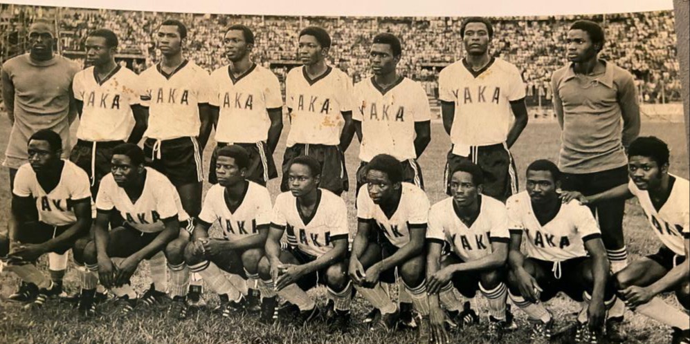 DiablesNoirs's tweet photo. # 𝗧𝘀𝗮𝗸𝗮𝗹𝗮

⚫
🟡  Quel souvenir vous vient en tête en voyant cette image de Yaka dia Mama en 1976

#DiablesNoirsOfficiel💪 https://t.co/aNxFjzR2BT