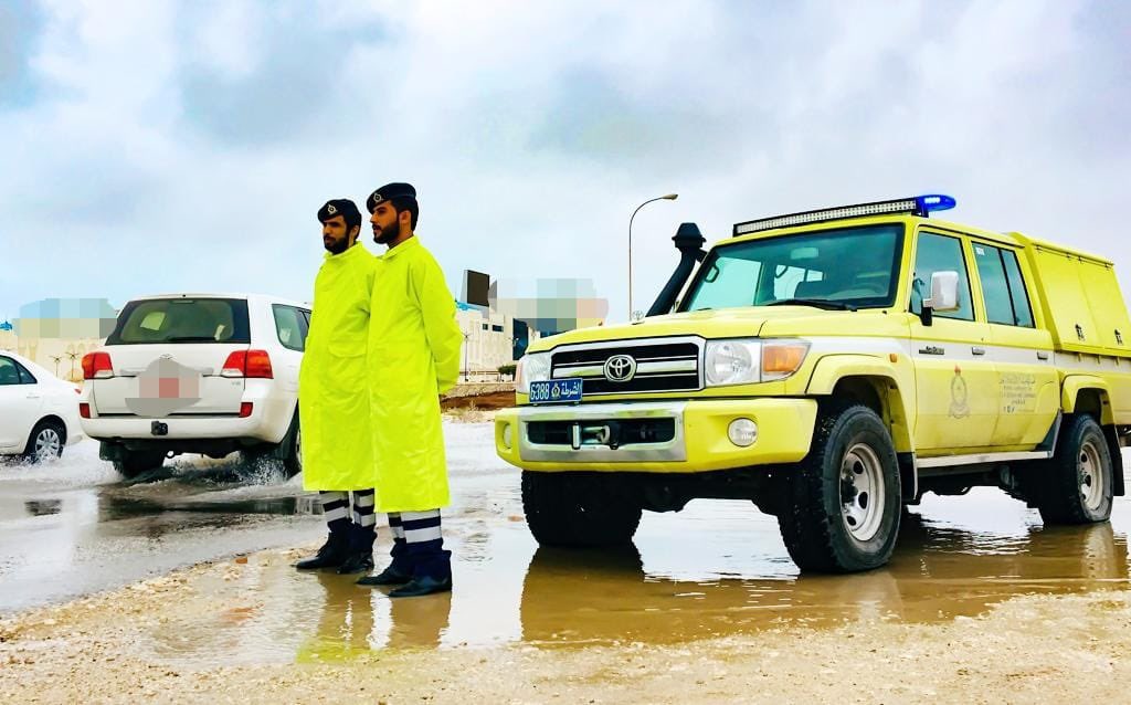 CDAA_OMAN's tweet photo. ⚠️ نظراً لغزارة الأمطار المتوقع هطولها هذا اليوم وغد الأربعاء على محافظات شمال وجنوب الباطنة ،الداخلية ،البريمي ،الظاهرة ،شمال الشرقية خلال فترة الظهيرة والمساء. 
تهيب الهيئة بالجميع ضرورة التقيد بإرشادات السلامة التي تضمن سلامة الأرواح والممتلكات. 
#هيئة_الدفاع_المدني_والإسعاف https://t.co/N6eim3kXJQ