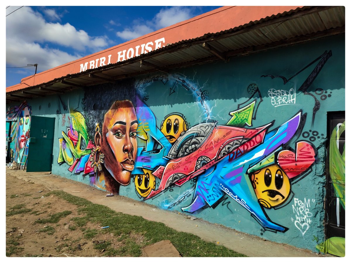 Vasha in it
From Nakuru our road trip alongside my fellow culprit E-brah ended up in Naivasha town a few kilometres from the Lake in Kayole area
We were tired but a man has to do what a man blaaa blaaa..you get the point!
#daddoomutitii #MainaAndKingangi #KenyaDecides #kenyanart