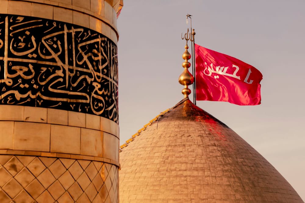 fat_frz's tweet photo. اميرالمومنين عليه السلام خطاب به خاك كربلا فرمود: 
«چه خوش‌بويى اى خاك! در روز قيامت قومى از تو به‌پاخيزند كه بدون حساب و بى‌درنگ به بهشت روند.»
#حسین_عاشیقلری
#ما_ملت_امام_حسینیم https://t.co/5V82xiKzHQ