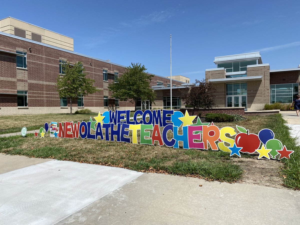 annaddison5's tweet photo. What a great day welcoming our new educators to Olathe! @olathenewed https://t.co/QLCT9gCAQ6