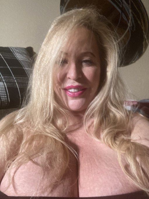 I am now Live on https://t.co/nC5aC3abF9 https://t.co/scT7z38GxE<a href="/tag/europedichan"class="tags"><span>#europedichan</span></a>