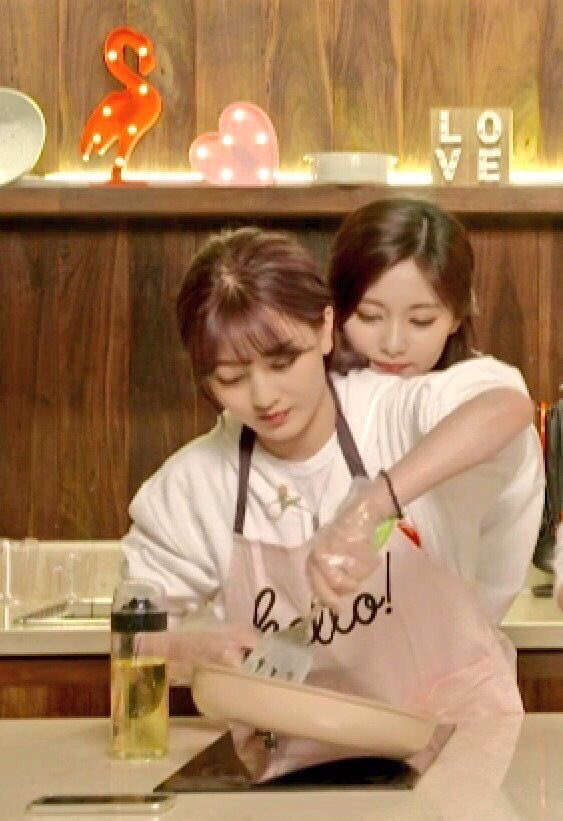 jitzugallery's tweet photo. this is the cutest thing ever🥺

#TZUYU #쯔위 #JIHYO #지효 #TWICE https://t.co/2TyAfvqxtz