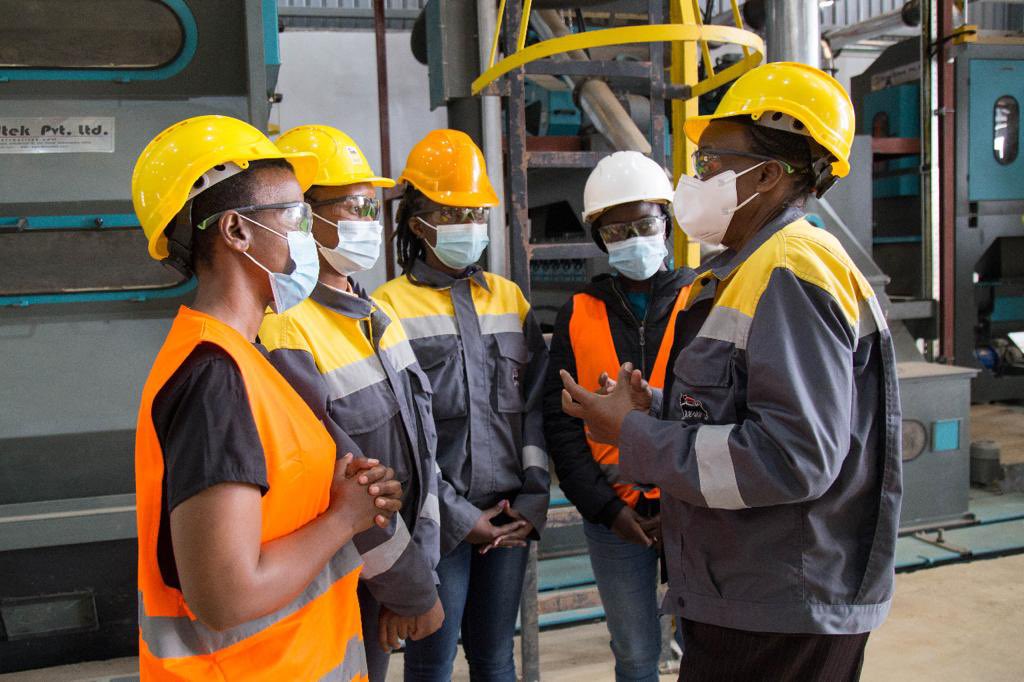 AmbMonicaJuma's tweet image. Had an interaction with the four women engineers and managers at ENI- professional, focused and committed.  Well done Eni for the commitment to field a diverse team. It is good business!!!