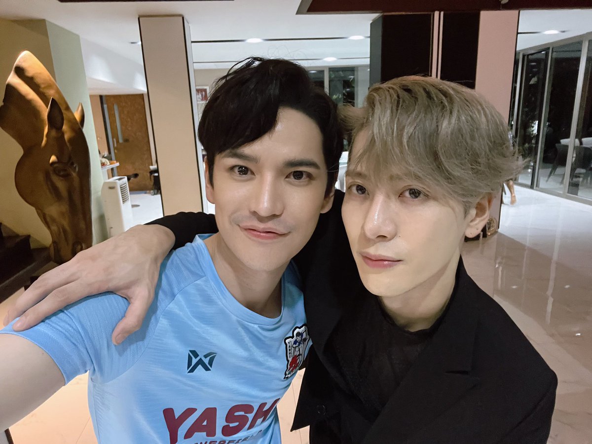 TaoPhiangphor's tweet photo. ในวันที่ P’Jack อยากเตะบอลท่ามกลางสายฝน @JacksonWang852 #Jacksonwang #TEAMWANG https://t.co/tvGuBAw5dT
