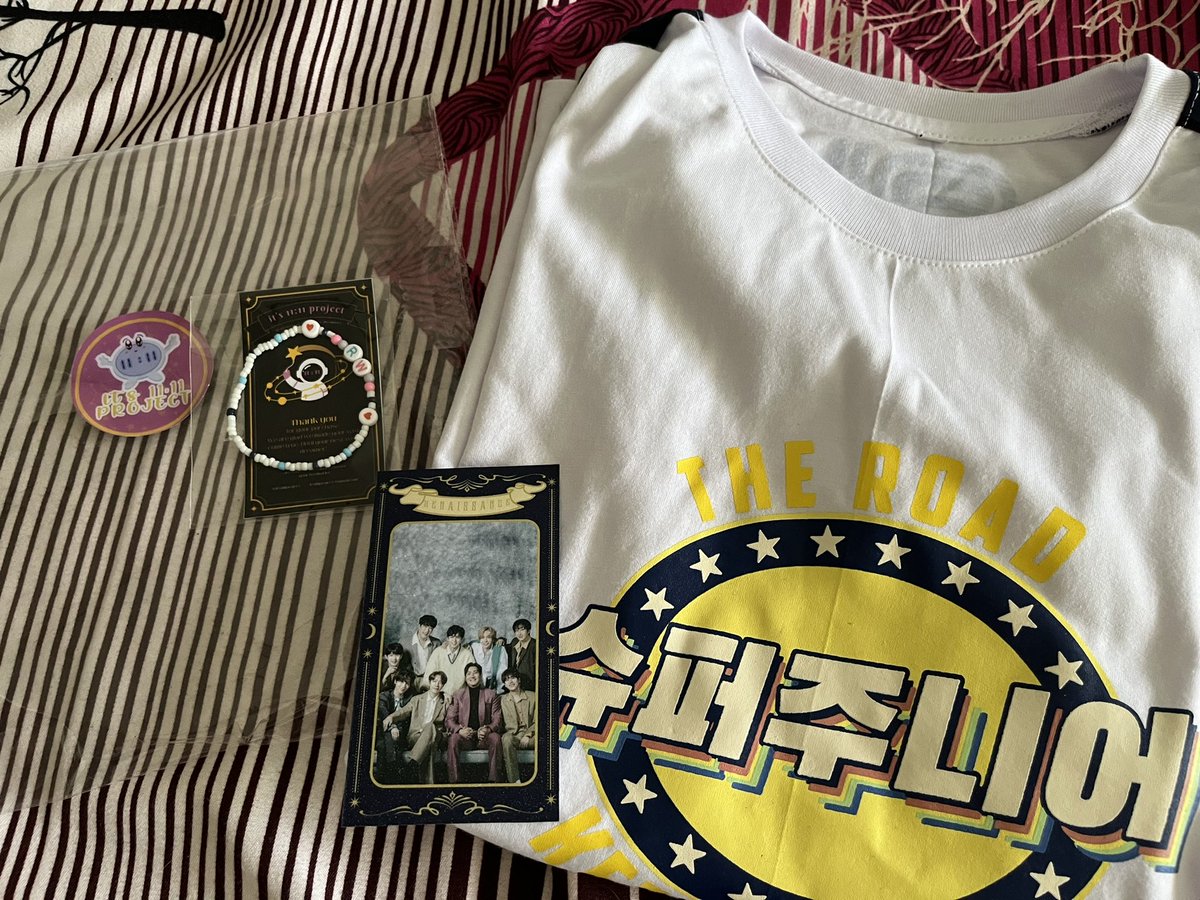 jungjooxztokki's tweet photo. Got my tshirt today! Maganda din yung quality and it fits just right for me huhu. Thank you @its1111project for this and the freebies! May OOTD na me for SS9 ๐ซถ๐ป๐ #its1111Project_Feedbacks https://t.co/hrZH6I49wQ
