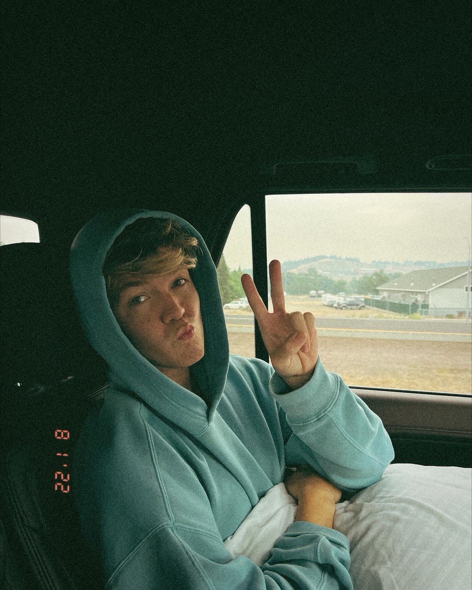 jamiemillmusic's tweet photo. I love you… say it back https://t.co/j3vKi9FuVk