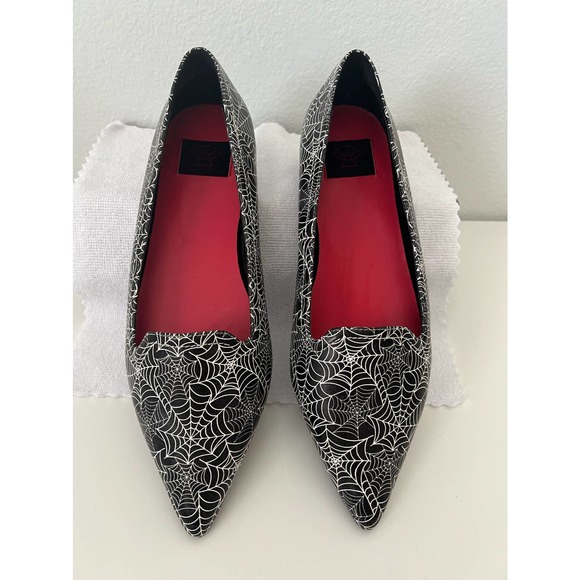 ChaiTeaQueen's tweet photo. So good I had to share! Check out all the items I'm loving on @Poshmarkapp #poshmark #fashion #style #shopmycloset #donaldjpliner #maddengirl #strangecult: https://t.co/P1A5r30y11 https://t.co/KVl9ifooww