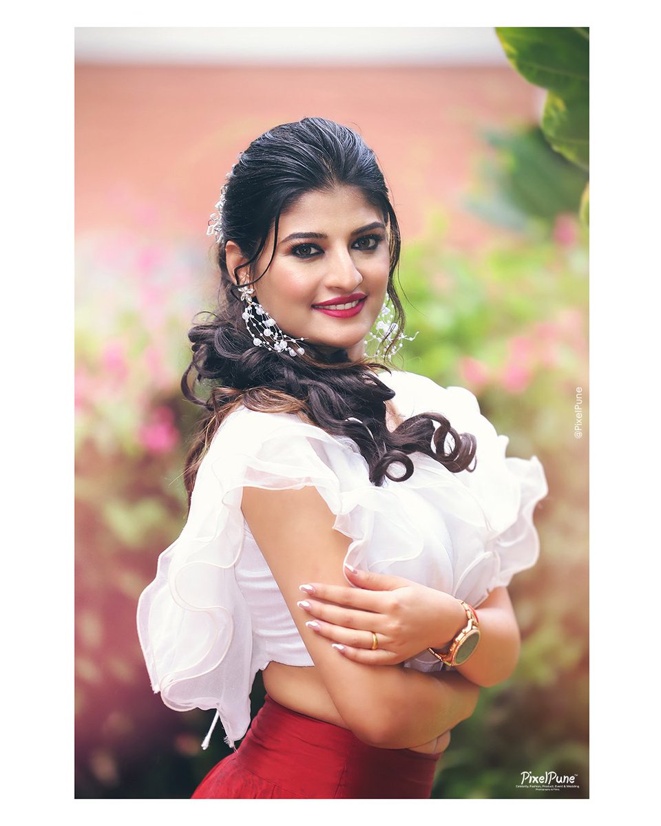 dak5755's tweet photo. Shoot 📸 with Marathi actress Gayatri Jadhav

#marathimulgi #marathicelebrity #marathiactress #celebritygossip https://t.co/cwMXM1E0Sj