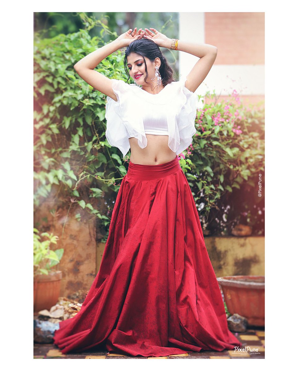 dak5755's tweet photo. Shoot 📸 with Marathi actress Gayatri Jadhav

#marathimulgi #marathicelebrity #marathiactress #celebritygossip https://t.co/cwMXM1E0Sj
