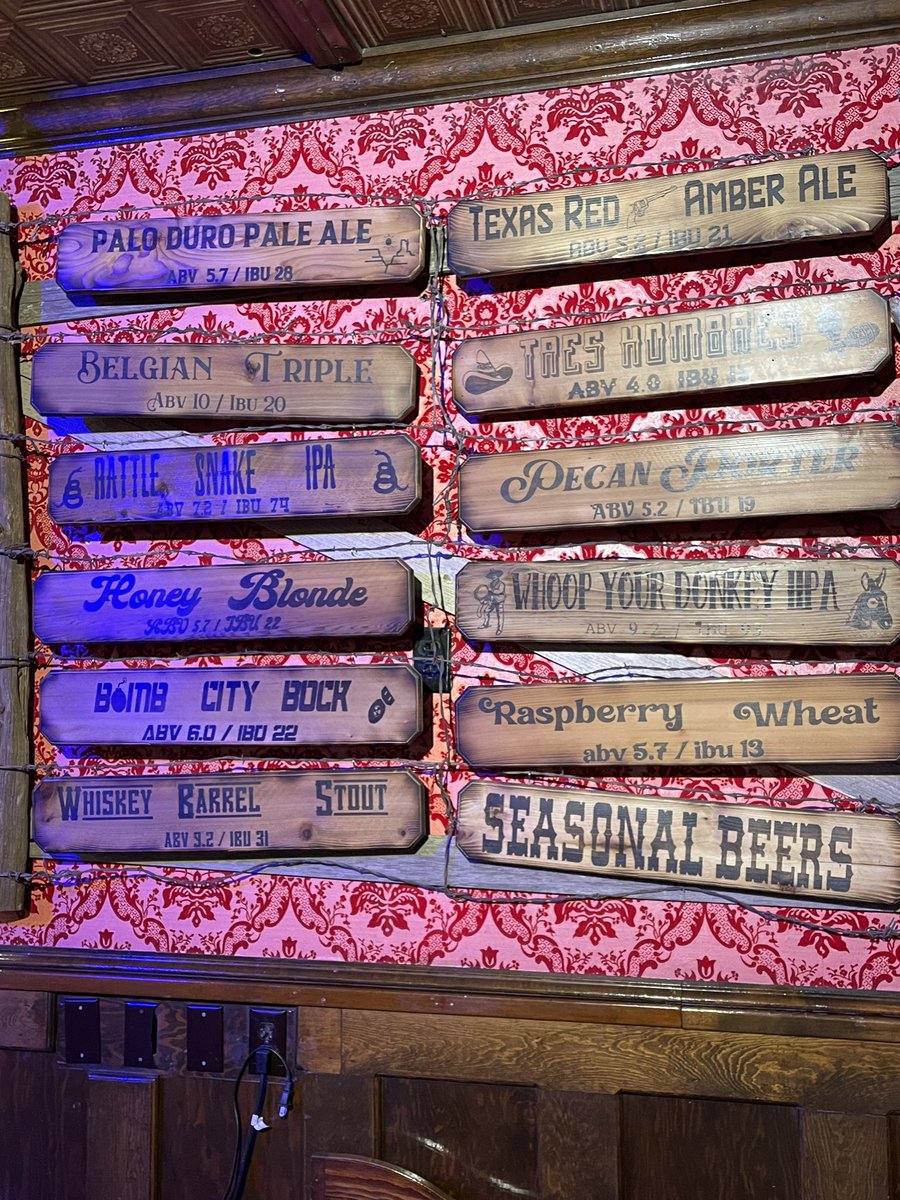 PuroPincheSA's tweet image. Made it back to Texas, y’all. 
Yes, that’s a 72 Oz steak. 
No, we didn’t eat it but 3 men are trying to rn. #thebigtexan